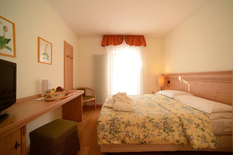 Hotel Paganella, Tradition In Hospitality Фай-делла-Паганелла Номер фото